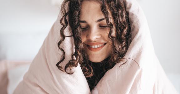 Chica con frio