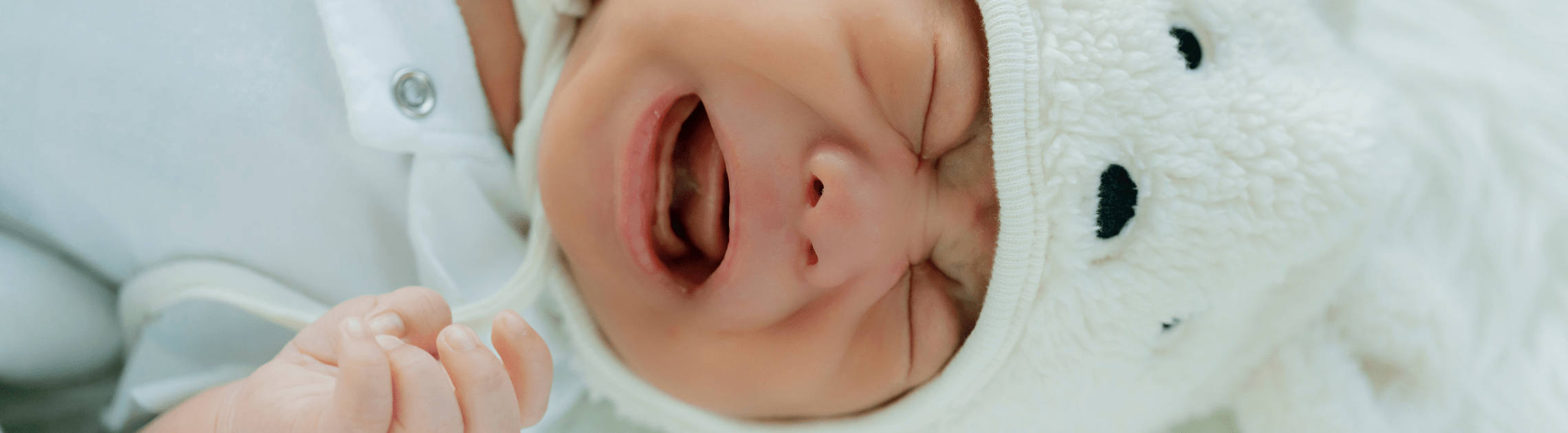 bebé llorando por laringitis
